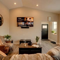 Lincoln Upstairs — Stylish 2BR Retreat, Sheridan WY
