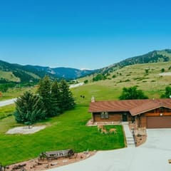 Hideaway Cabin — Mountain Views, Fire Pit, Buffalo WY