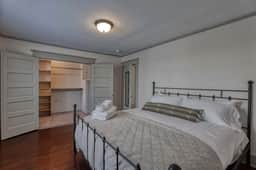 Circle Bar Manor" Central Main Stay