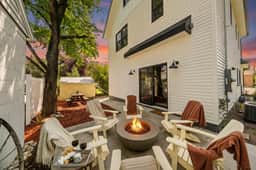 The Pearl of Sheridan | Luxe 3-Bedroom Downtown Retreat with En-Suite Bathrooms, Gas Fire Pit, BBQ Grill & Walkable to Main Street | Concierge, Private Chef & Adventure Services Available