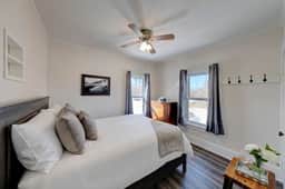 3-Bedroom Vintage Wyoming Home | King Bed, Bunk Beds, Full Kitchen, Pet-Friendly | Walk to Town, 20 Min to Sheridan, 10 Min to Bighorn Mountains | Sleeps 6