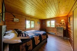 Hideaway Cabin: Ruggedly Sophisticated Cabin with Mountain Views, Fire Pit, and Pets Invited • Minutes to Buffalo & Trails.