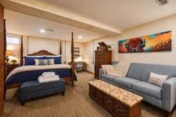 Harbour Hideout | Downtown Sheridan WY Basement Stay | 3 King Beds | Sleeps 8 | Steps to Blacktooth Brewing | Free BJJ Class | Full Kitchen | Fast WiFi