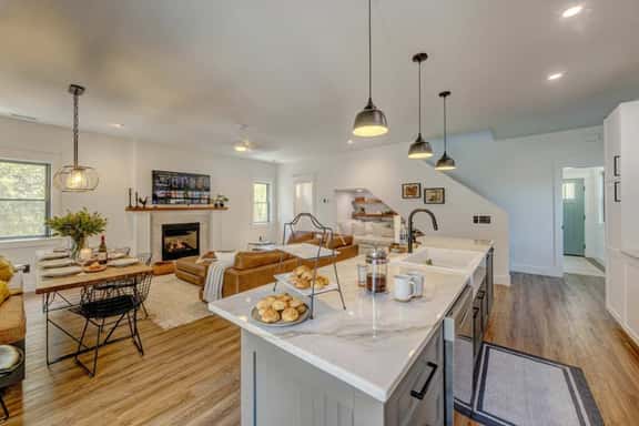Pearl of Sheridan — Luxe 3BR Downtown Retreat, Sheridan WY - Image 1