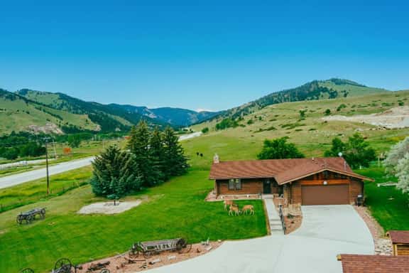 Hideaway Cabin — Mountain Views, Fire Pit, Buffalo WY - Image 1