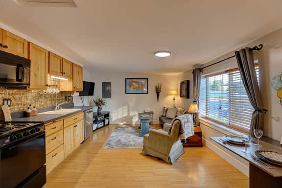 Sweet Wyoming Suite, Centrally located Stay + Wifi