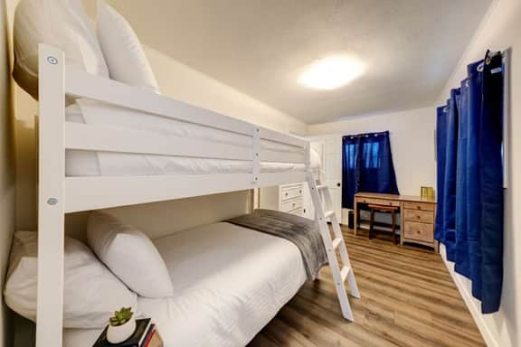 3-Bedroom Vintage Wyoming Home | King Bed, Bunk Beds, Full Kitchen, Pet-Friendly | Walk to Town, 20 Min to Sheridan, 10 Min to Bighorn Mountains | Sleeps 6