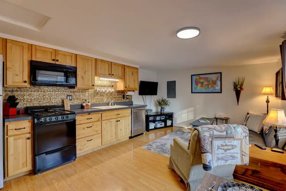 Sweet Wyoming Suite, Centrally located Stay + Wifi