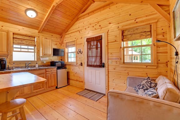 Rustic Ridge Cabin — Pet-Friendly, Bighorn Mountain Views, Dayton WY - Image 1